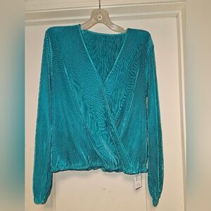 Cupshe Size Large green V Neck Wrap Long Sleeve Blouse. NWT.